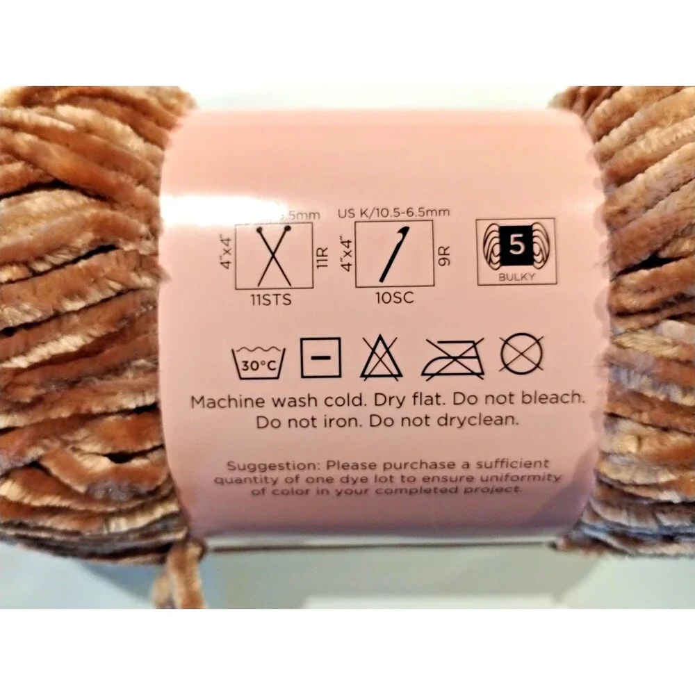 Juicy Couture Luxe Velour Yarn, Chestnut, Bulky (5) Yarn, 3.5 oz 107 yds - NEW